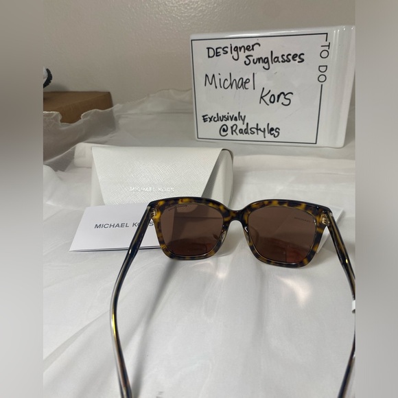 MICHAEL KORS tortoise shell square sunglasses with mirror lenses โจ๐ - Picture 9 of 10